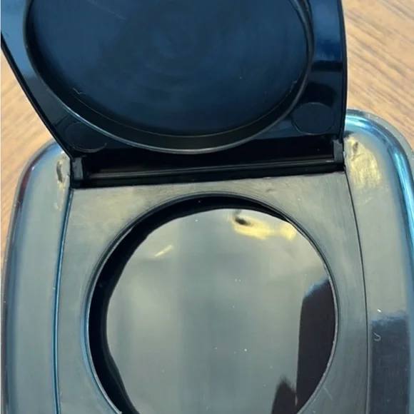 Sassy Jones Makeup Palette, Remover Wipes, Eyeliner, Setting Spray, Face Primer - Picture 4 of 8